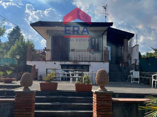 Case e ville in vendita di 1200 m² in Via Grottalunga