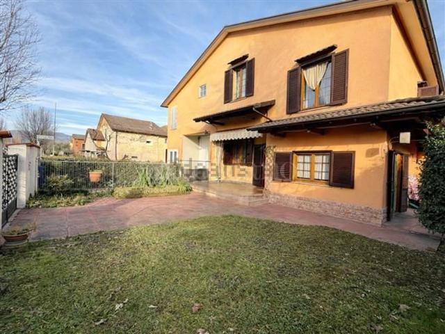 Case e ville in vendita di 120 m² in Traversa Sesta