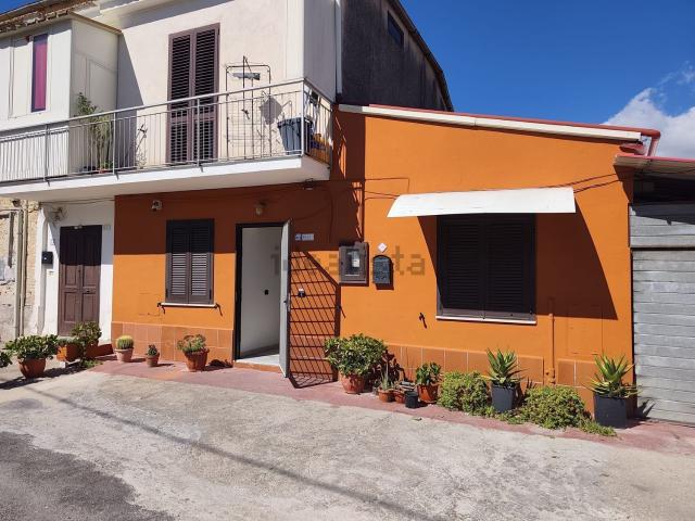 Case e ville in vendita di 120 m² in Via Cadorna, 93