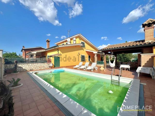 Case e ville in vendita di 120 m² in Via Campo Imperatore, 63