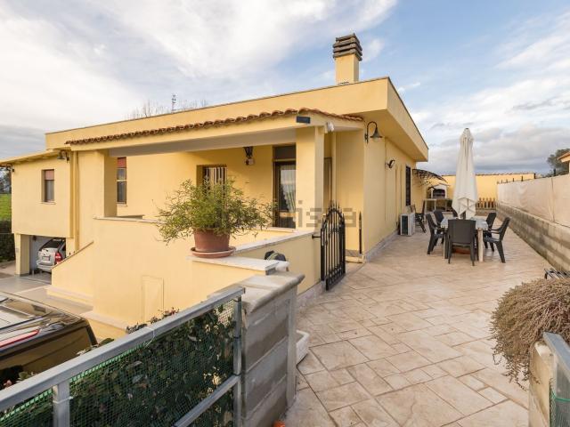 Case e ville in vendita di 120 m² in Via Cervio, 15