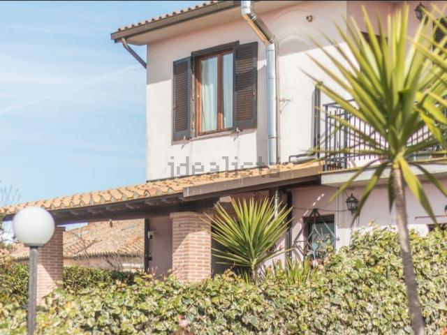Case e ville in vendita di 120 m² in Via Cuzzoli e Cortellessa, 26