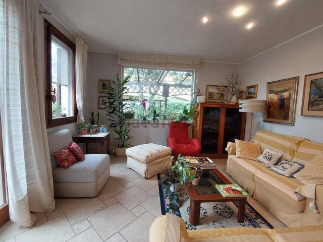 Case e ville in vendita di 120 m² in Via Azalee
