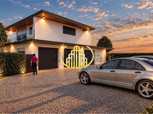 Case e ville in vendita di 120 m² in Via Garda