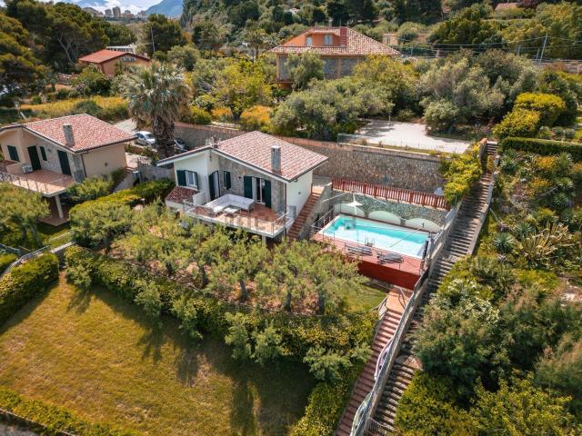 Case e ville in vendita di 120 m² in Via Ginestra