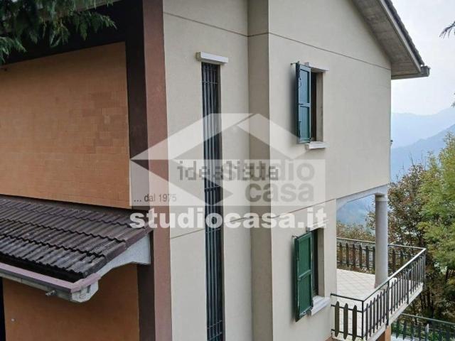 Case e ville in vendita di 120 m² in Via Don Locatelli