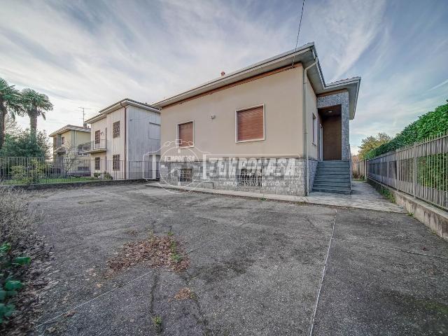 Case e ville in vendita di 120 m² in Via Dante Alighieri, 138