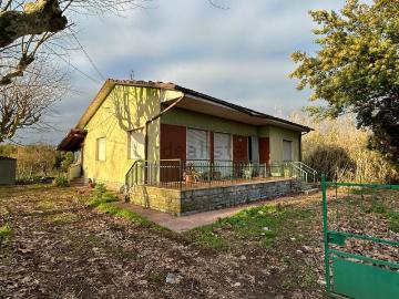 Case e ville in vendita di 120 m² in Via della Sparta