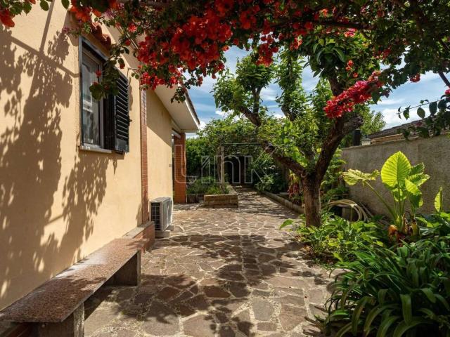 Case e ville in vendita di 120 m² in Via di Cavallo Morto