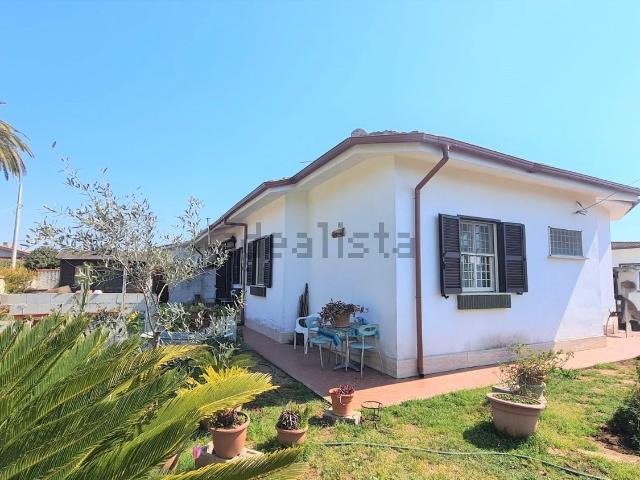 Case e ville in vendita di 120 m² in Via Orsa Minore