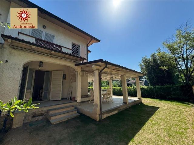 Case e ville in vendita di 120 m² in Via L. Quartieri