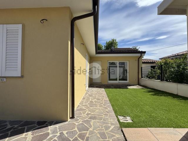 Case e ville in vendita di 120 m² in Via Leopoldo Tosi Gia&apos  Giovedia