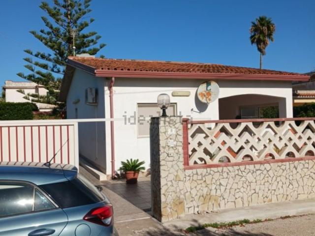 Case e ville in vendita di 120 m² in Via Lipari, 4