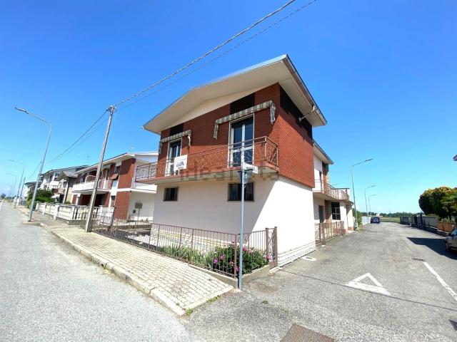 Case e ville in vendita di 120 m² in Via Mons. A. Rastelli, 1