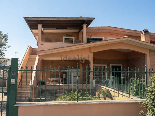 Case e ville in vendita di 120 m² in Via Mar Caspio, 42
