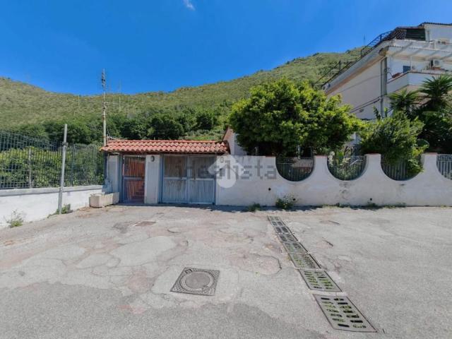 Case e ville in vendita di 120 m² in Via Marco Aurelio, 16