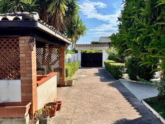 Villetta indipendente in vendita di 120 m² in Via Mediana Vecchia