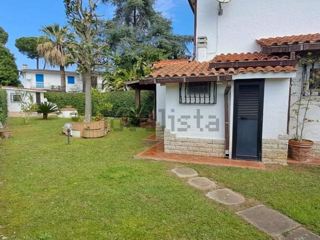 Case e ville in vendita di 120 m² in Via Mediana Vecchia