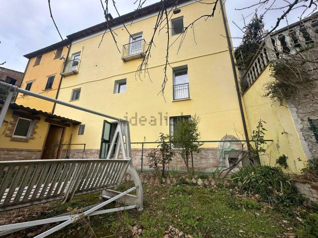 Case e ville in vendita di 120 m² in Via Scarpone, 40