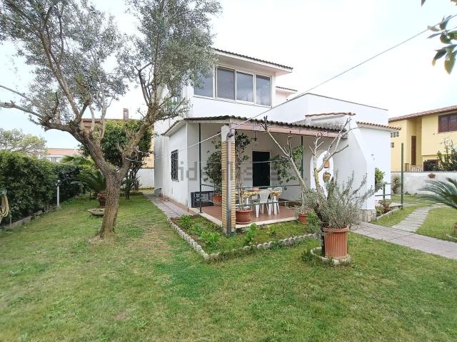 Case e ville in vendita di 138 m² in Via Severino Ferrari, 12