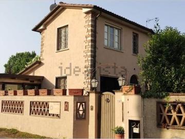 Case e ville in vendita di 120 m² in Via Padre Ignazio da Carrara
