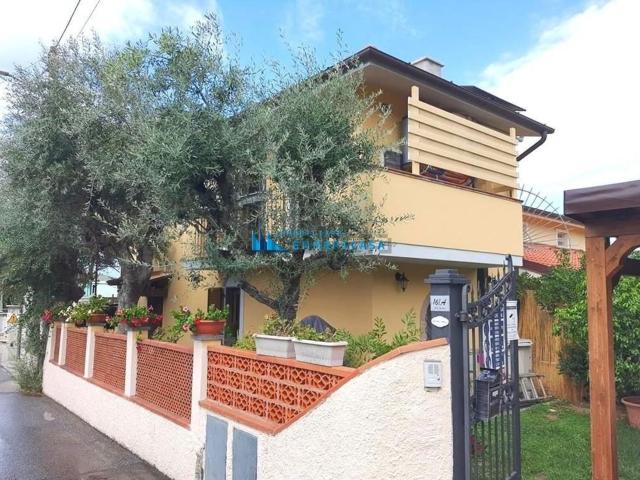 Case e ville in vendita di 120 m² in Via Tavernelle