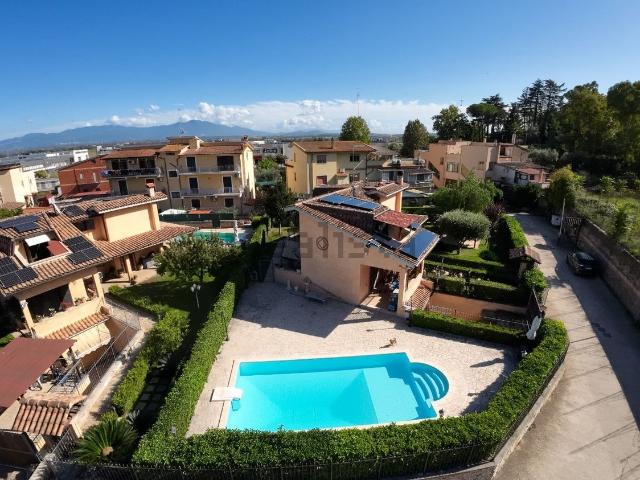 Case e ville in vendita di 120 m² in Via Tiberina, 54