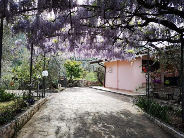 Case e ville in vendita di 120 m² in Via Valle Castagna, 19