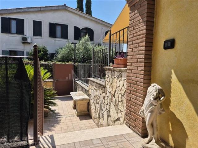 Case e ville in vendita di 120 m² in Via Vallinfreda