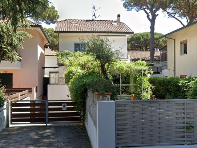 Case e ville in vendita di 120 m² in Viale Giuseppe Verdi, 30