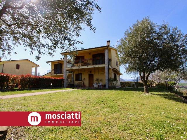 Case e ville in vendita di 120 m² in Località Montagnano, 22