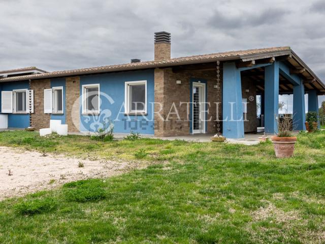 Case e ville in vendita di 120 m² in Strada del Tirreno