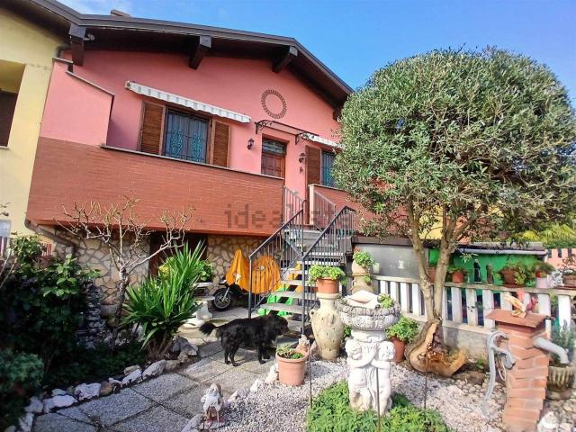 Case e ville in vendita di 120 m² in Strada per Mortara