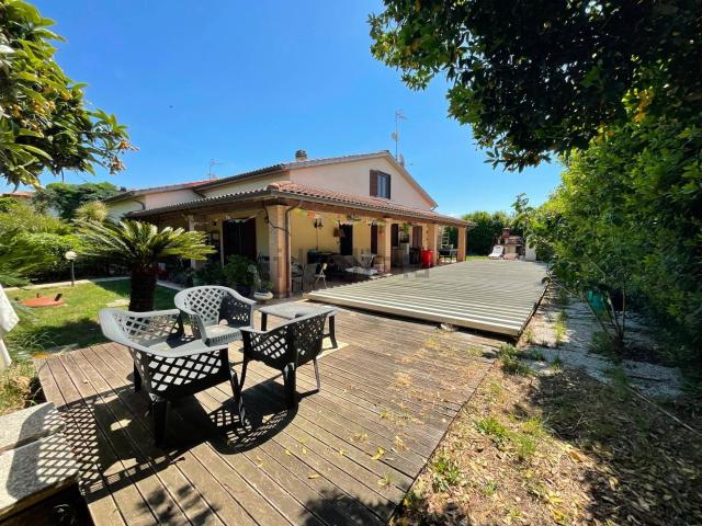 Case e ville in vendita di 120 m² in Strada Provinciale delle Collacchie