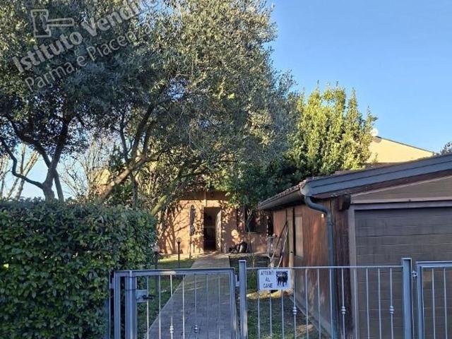 Case e ville in vendita di 120 m² in Strada Vallazza