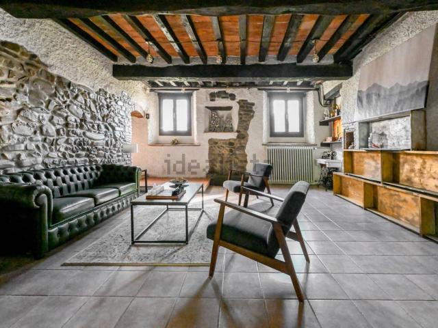 Case e ville in vendita di 1217 m² in Via Ghiarola, 16