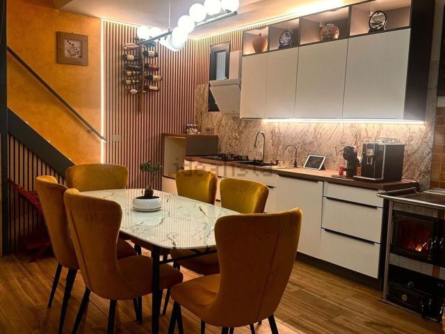 Case e ville in vendita di 121 m² in Via Savogna, 43