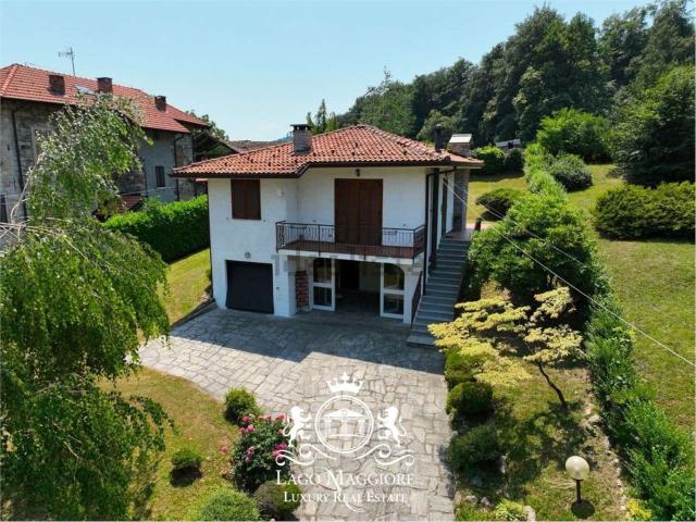 Case e ville in vendita di 121 m² in Via Stresa, 14