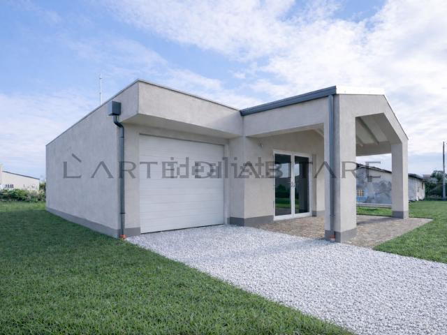 Case e ville in vendita di 121 m² in Via XXV Aprile, 5
