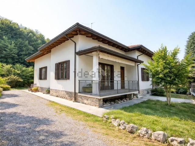 Case e ville in vendita di 122 m² in Via Giacomo Matteotti, 13