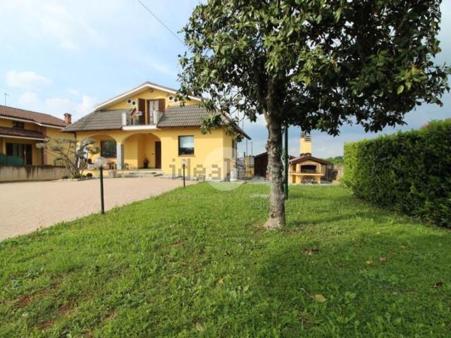 Case e ville in vendita di 122 m² in Via delle Chiese, 47