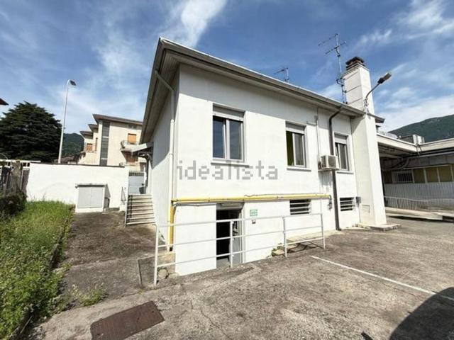 Case e ville in vendita di 122 m² in Via Fiume, 6