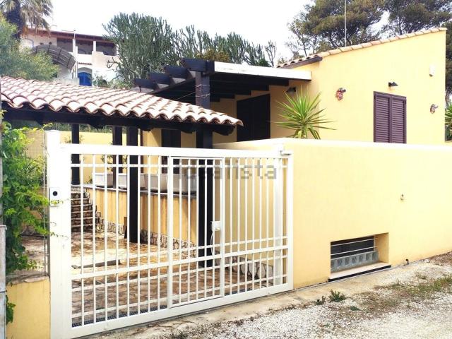 Case e ville in vendita di 122 m² in Via Sicilia, 3