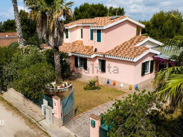 Case e ville in vendita di 122 m² in Vico II Strada delle Piane
