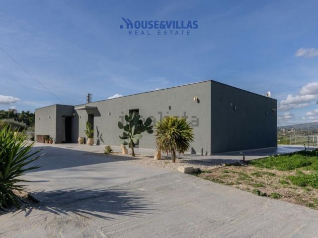 Case e ville in vendita di 123 m² in Via Angelo Cavarra, 8