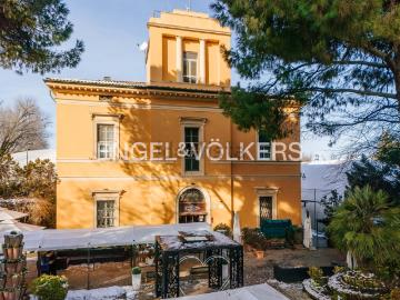 Case e ville in vendita di 1246 m² in Via San Donato