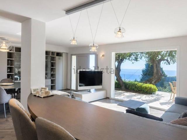 Case e ville in vendita di 124 m² in Via San Leonardo