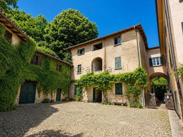 Case e ville in vendita di 1250 m² in Via Cardano