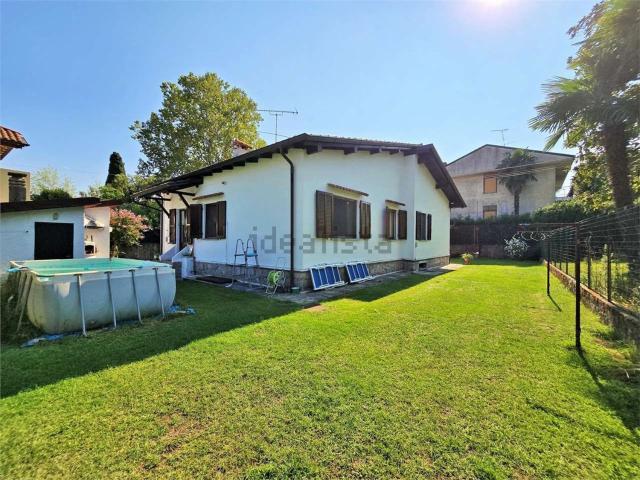 Case e ville in vendita di 125 m² in Via Campi Elisi, 1