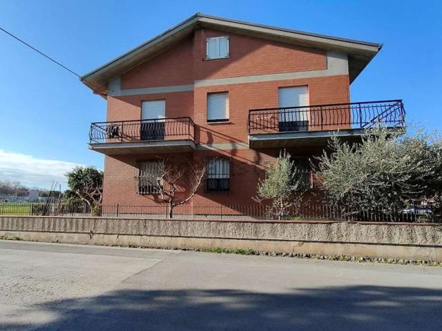 Case e ville in vendita di 125 m² in Via della Fontanella